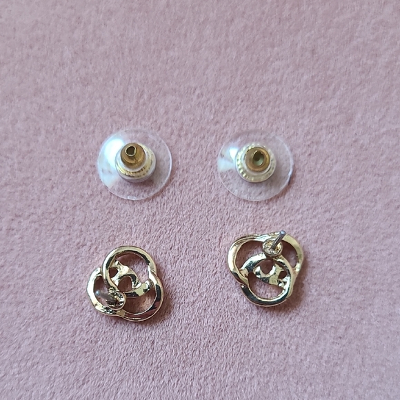 Gold and Cream Jewelry Set (2 Earrings, 1 Bracelet) - Picture 6 of 10